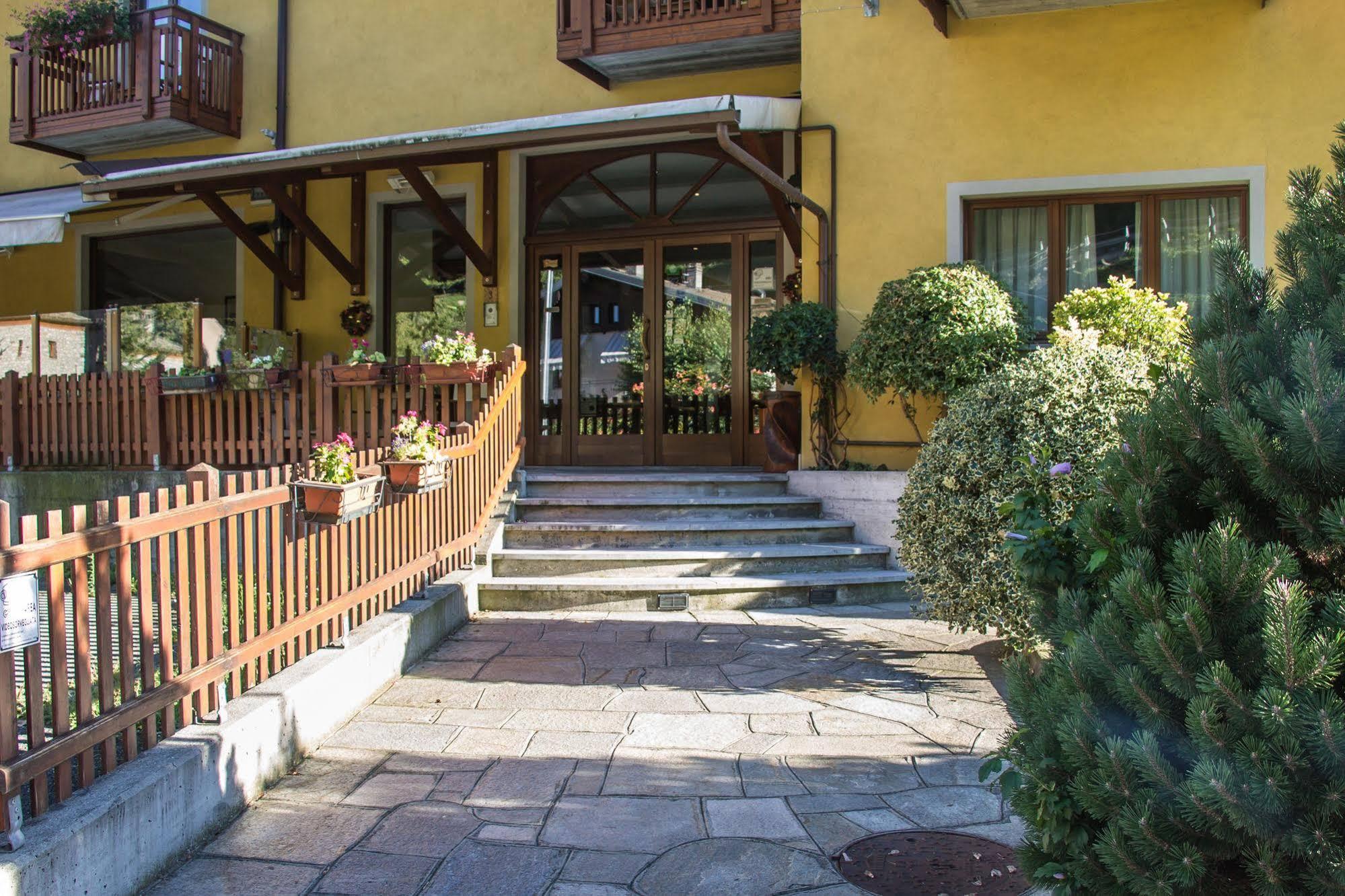 Crabun Hotel Pont-Saint-Martin Exterior foto