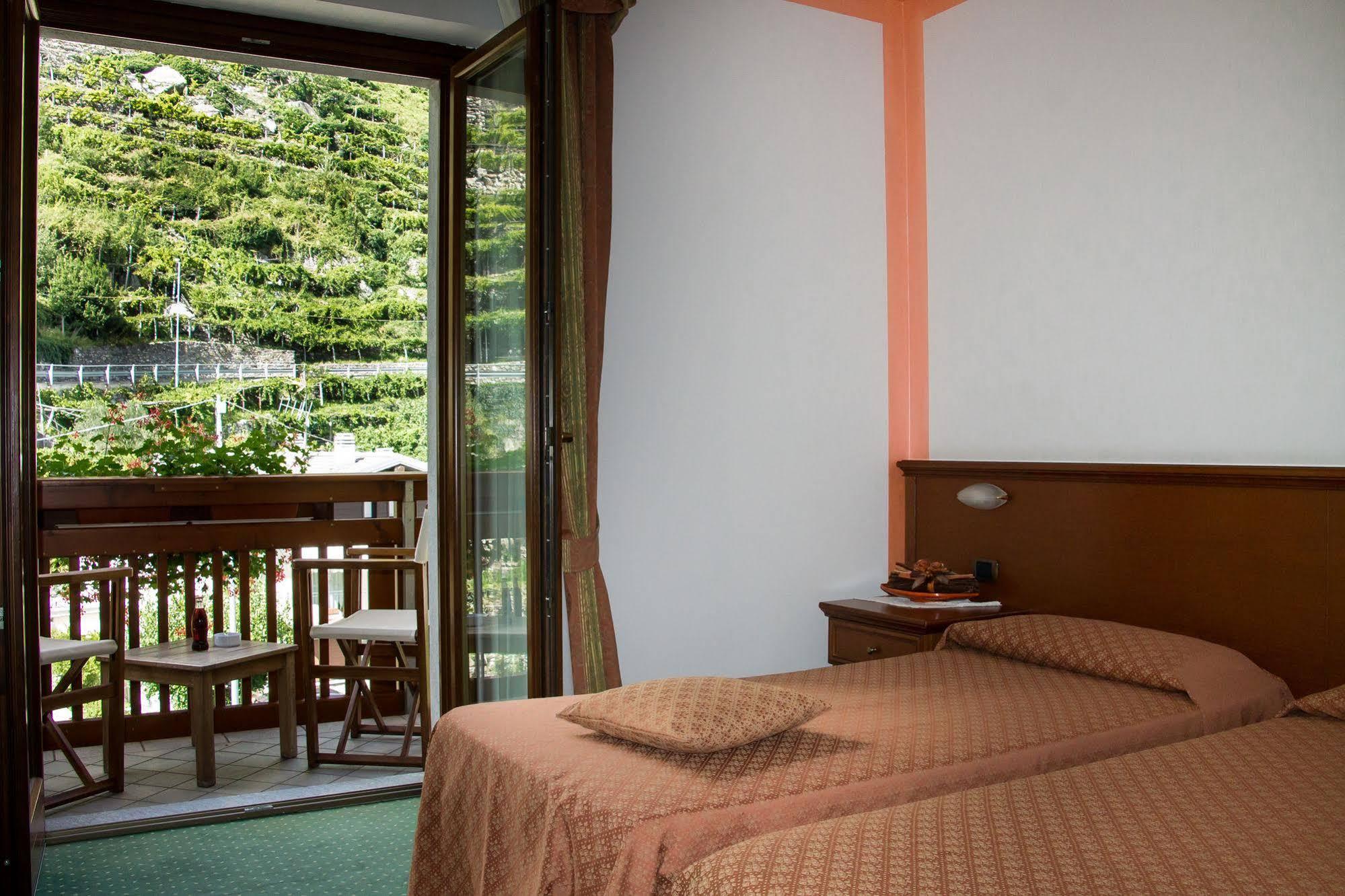 Crabun Hotel Pont-Saint-Martin Exterior foto