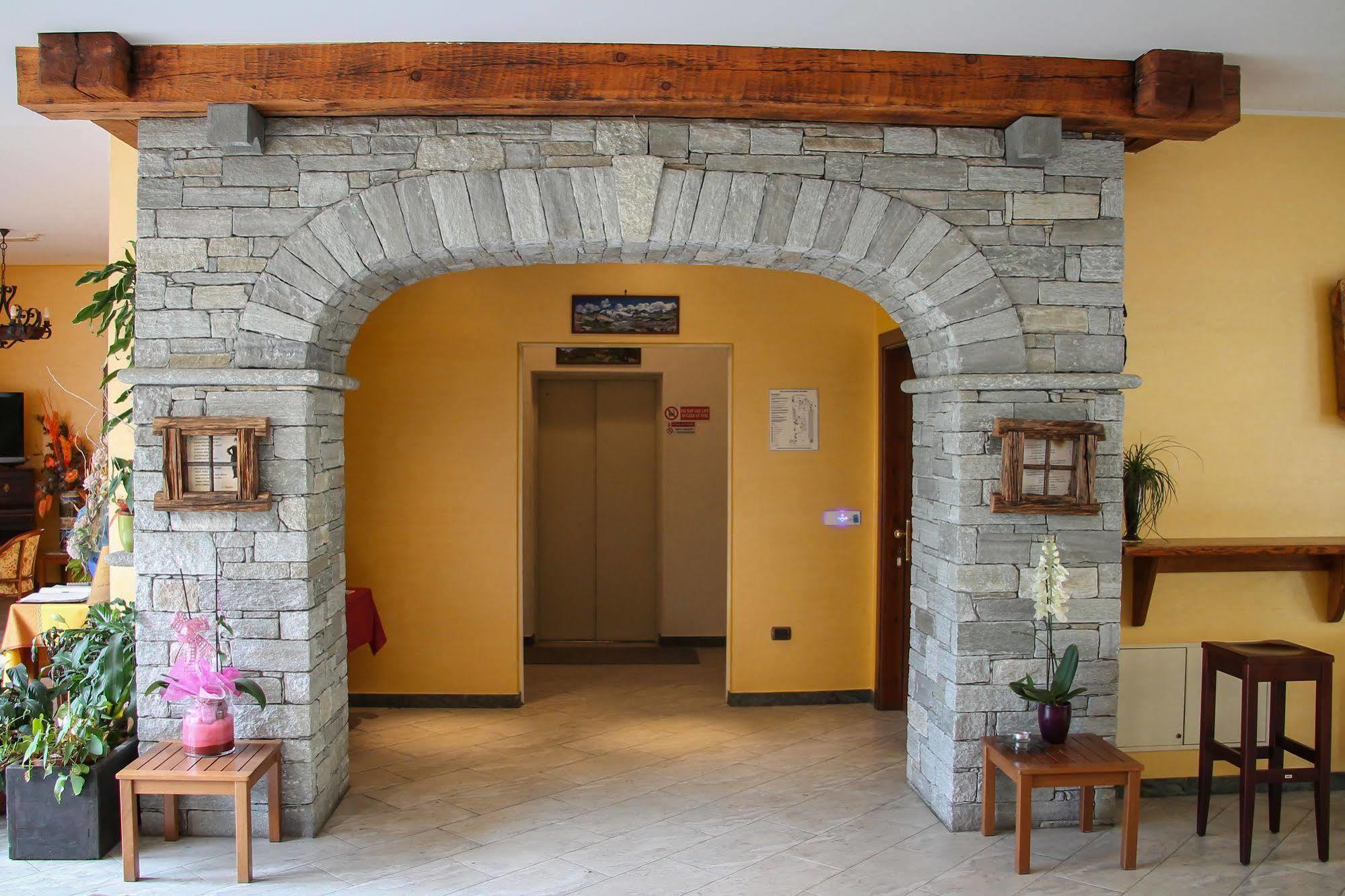 Crabun Hotel Pont-Saint-Martin Exterior foto
